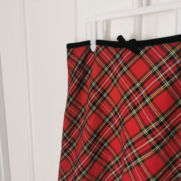 3/$20 The childrens place Christmas plaid skirt girls size 10 - Picture 2 of 4